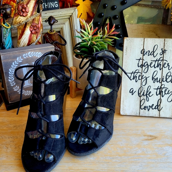 Charlotte Russe Peep Toe Lace up Stacked Heels - Picture 10 of 10